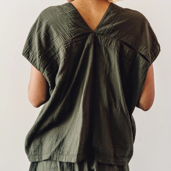 Atelier Delphine Tops Atelier Delphine Celeste Top Hunter Green Size L Poshmark Atelier Delphine Tops Atelier Delphine Celeste Top Hunter Green Size L Poshmark